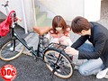 女の子と2人きりの時、たまたまその子のブラとパンツが見えて思わず勃起してしまい、それに気づいた彼女が…