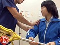 部活帰りのウブで真面目な女子校生が訪れるスポーツ整体院。施術師が際どいラインを触ってきても彼女達は頬を赤らめるだけで何も言えないのをいい事に…更に敏感な部分も触ると熱い吐息が聞こえ始め…