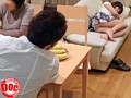 えっ、まさかの夢のシチュエーション！？僕の家に遊びに来ていた従姉妹のパンチラが妙にイヤラしかったので…イケナイと思いつつもチラチラ覗いていると退屈だったのか？「ナイショだよ」と僕の股間に手を伸ばし… 2