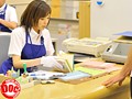 静寂な図書館で感じすぎて声を押し殺すウブ娘