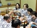 同窓会で数十年ぶりにあった男女は一度火がつくと濃密に抱き合いそのまま生中出ししてしまうのか？