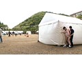 「自分のエロさに気付いていない無意識な誘惑 （大きな胸/パンチラ/密着）で運動会中の保護者を勃起させてしまった美人ママはヤられても拒めない」 VOL.1