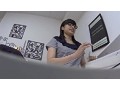 服屋の店員の胸チラに発情しちゃった俺