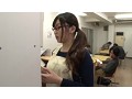 図書館で働く真面目な女性…と思ったら、エプロンの隙間から見える超ミニスカートからのパンチラが僕をソソる誘惑!!僕の視線に気付いたのか、やたらとパンチラを見せつけてくるのでもう辛抱たまりません!! 図書館で働く真面目な女性…と思ったら、エプロンの隙間から見える超ミニスカートからのパンチラが僕をソソる誘惑!!僕の視線に気付いたのか、やたらとパンチラを見せつけてくるのでもう辛抱たまりません!!