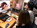登校拒否をしている僕の家に若い美人の担任が心配して家庭訪問にやって来た。最初は僕を学校に来させようと必死だったけど、不意に流れた僕のAVを見た瞬間その熱意はテレビ画面に！しかも発情しちゃったのかパンツにシミができるほどエッチな気持ちになって…