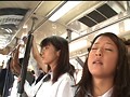 いつも一緒の女子校生2人組を同時痴漢でみせつけて感じさせろ！！