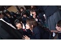 登下校中に思わずチ○ポを触ってしまい我慢できず周りの目も気にならないほど腰をフリ通学バスSEXにハマる女子校生