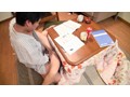 こたつ内はパンツ見放題という新事実！我慢できずマ●コにイタズラしたら、既に火照ってトロトロになっていた2