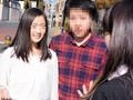 彼氏の前でマジックミラー寝取り！街行くカップルに「ウェディングドレスを試着してみませんか？」と声をかけ、ドレスに着替えた彼女の手足を拘束＆固定バイブ！マジックミラーの向こう側で全く気付かない彼氏に助けを求めているうちに固定バイブの止まない刺激に…