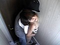トイレでセックスする素人を盗撮