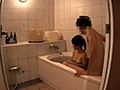 バスルームに仕掛けた隠しカメラで撮られたカップルのSEX
