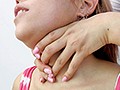首を絞められて感じる女達