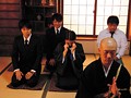 喪服とギャルママ 通夜の夜和尚さんが「お布施はお気持で…」と言うので股を開いていたウチのギャル嫁 松本メイ