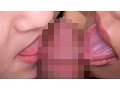 ふたりで一緒にオチ○チン舐めしゃぶり！友達と一緒にWフェラ！