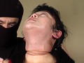 大量の涎を垂らし白眼の充血