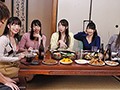 久し振りに実家に戻ってきた都会暮らしの叔母たちがセクシーすぎてヤバい！3 胸の谷間やパンチラ程度でいとも簡単に勃起するボクを子供扱いするのかと思いきや、元気すぎる下半身に興味津々の叔母たち！勃起に気づくと代わる代わるボクのチ○ポを試しハメしてくるんです。