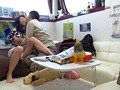 イケメンが熟女を部屋に連れ込んでSEXに持ち込む様子を盗撮したDVD。21～強引にそのまま中出ししちゃいました～アラフォー美魔女編
