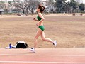 トラックで輝く女子陸上界のスレンダークビレ美少女！強豪大学現役長距離エースまいAVデビュー