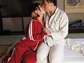 小生意気で「ひやけあと」がまぶしい娘の部活仲間（JK）がお泊まり会！ ビキニからはみ出した僕のチ○ポを偶然見てしまったJKは大人の男に興味津々