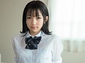 色白つるつるパイパン少女 汗だく中出しデビュー 感じまくると汗だくでイキまくる敏感少女見つけました なな