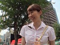 人妻をナンパ ゴム無しファックで精液出しまくり！ 2