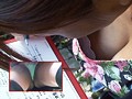 ターゲットは親切な奥さんたち！嘘アンケートで人妻たちの胸チラ＆パンチラ撮っちゃいました！9 高画質！2画面！逆さ撮り！93人！