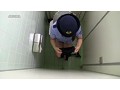 トイレでパンストを履き替える女たち