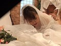 結婚式前に写真スタジオで撮影するカップルの新郎が待つ隣で新婦を寝取りレイプ 8時間総集編